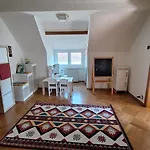 Апартаменты Comfortable House With Two Floors Линц
